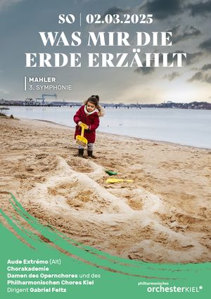 Plakatmotiv zum 5. Philharmonischen Konzert: Ein Kind mit Schaufel am Strand und ein aus Sand geformter Violinschlüssel