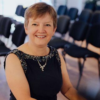 Porträtfoto der Pianistin Bettina Pfeiffer