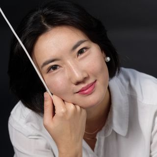 Die Dirigentin Olivia Lee-Gundermann